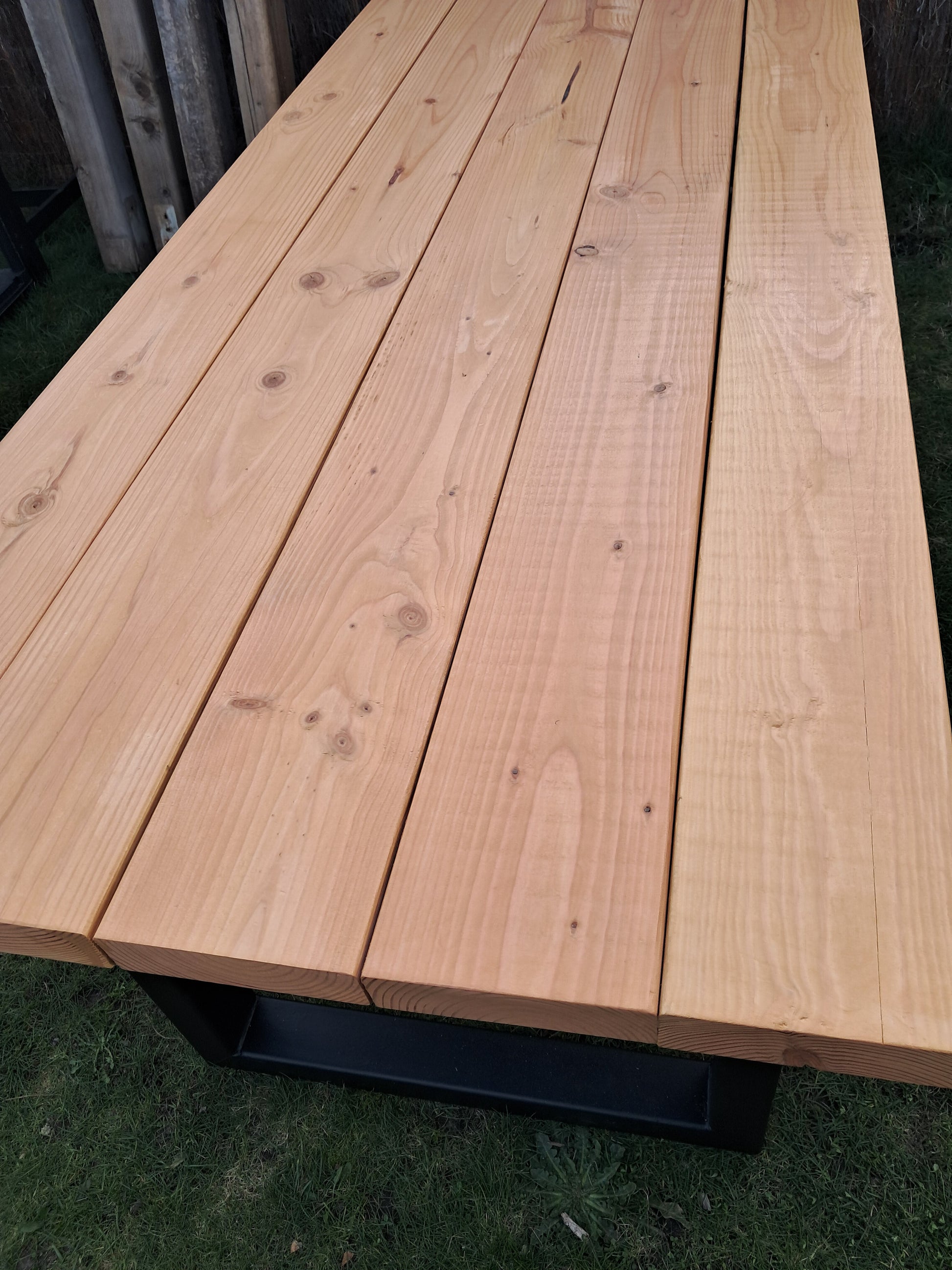 Maatwerk houten eettafel van douglas – handgemaakt door Creatief met Elisa