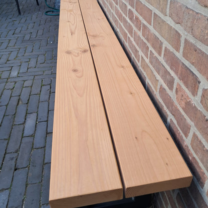 Handgemaakt Douglas houten bankje op maat – passend bij jouw tafel