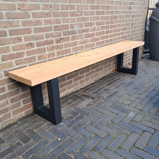 Handgemaakt Douglas houten bankje op maat – passend bij jouw tafel