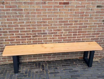 Handgemaakt Douglas houten bankje op maat – passend bij jouw tafel